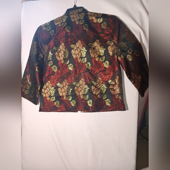 Floral Patterned Fabric with Zipper - Picture 4 of 4